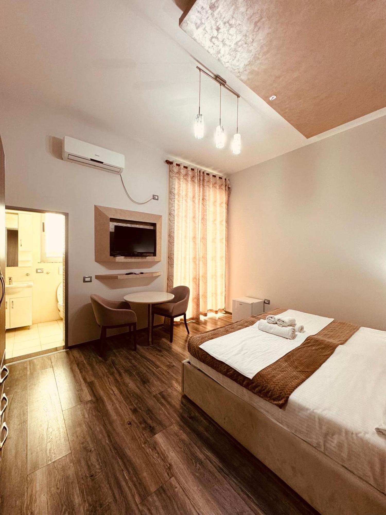 Prince Of Lake Hotel Shkoder Exterior photo